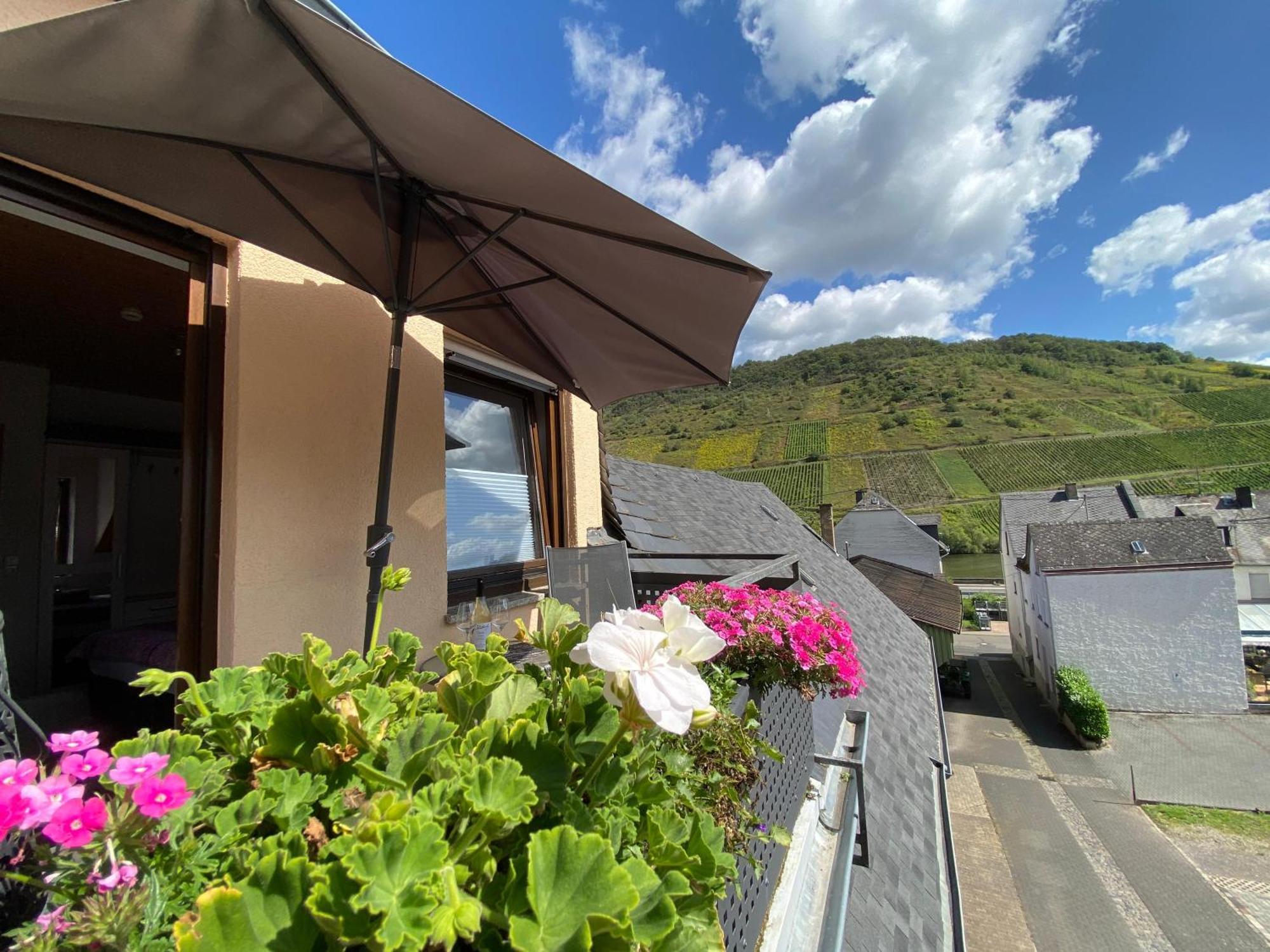 Weingut-Gaestehaus Karl Otto Nalbach Hotell Briedel Exteriör bild