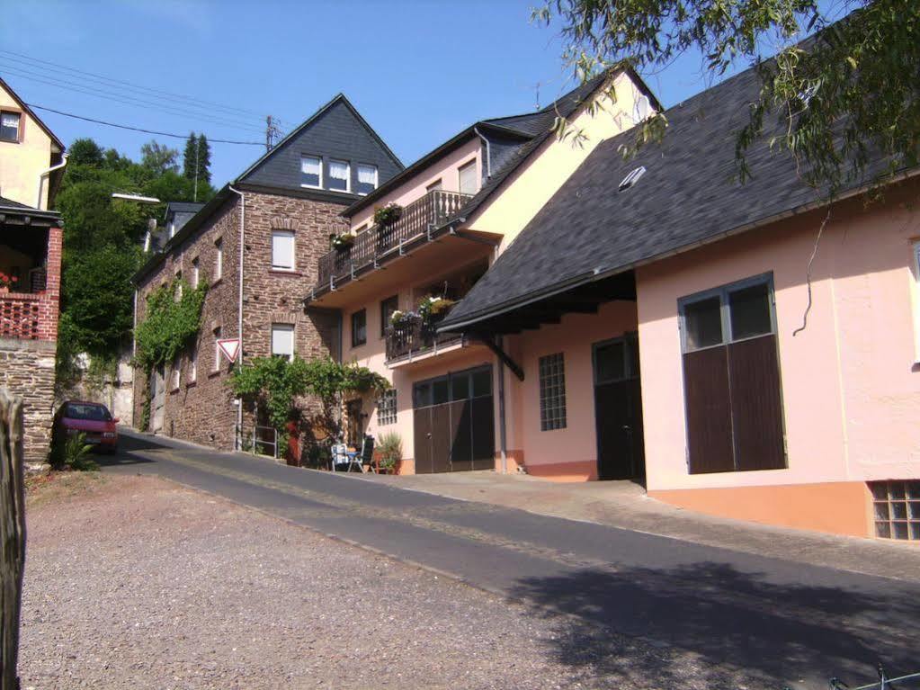 Weingut-Gaestehaus Karl Otto Nalbach Hotell Briedel Exteriör bild